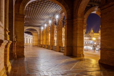 Seville. İspanyolca kare ya da Plaza de Espana.