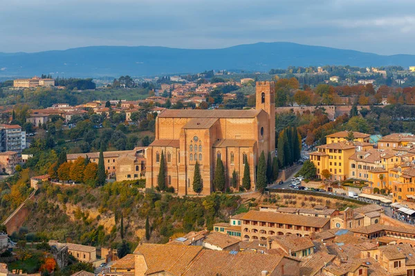Siena. Basilika von St. Dominic. — Stockfoto