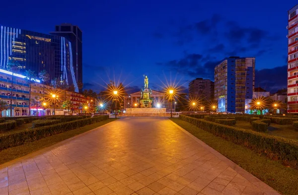 Batum. Tiyatro Meydanı gece. — Stok fotoğraf