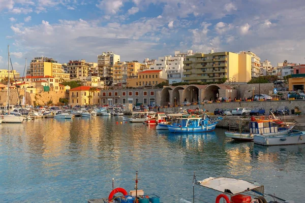 Heraklion. Fishing boats in the old port. — Stock Photo, Image
