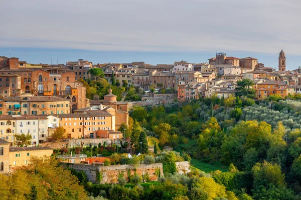 Siena. Blick auf die Altstadt. — Stockfoto