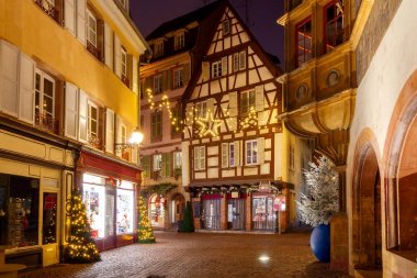 Noel arifesinde şehir Colmar Fransız.