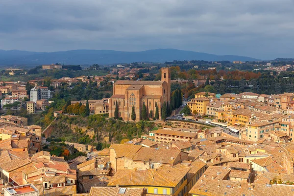 Siena. Basilika von St. Dominic. — Stockfoto