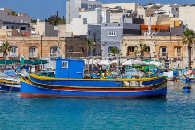 Malta. MARSAXLOKK. Geleneksel balıkçı tekneleri.