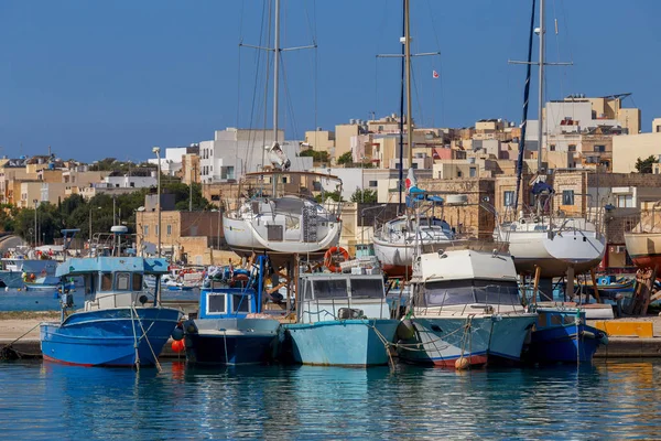Malta. Marsaxlokk. Barche da pesca tradizionali . — Foto Stock