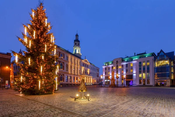 Riga. Weihnachtsbaum auf dem Rathausplatz. — Stockfoto