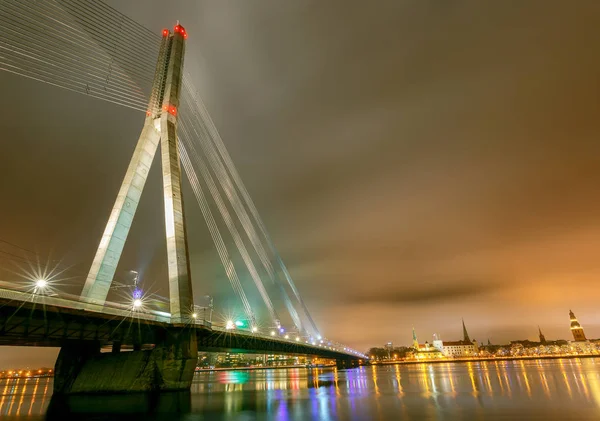 Riga. Kabel-blivet överbrygga. — Stockfoto