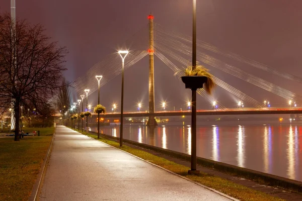 Riga. Kabel-blivet överbrygga. — Stockfoto