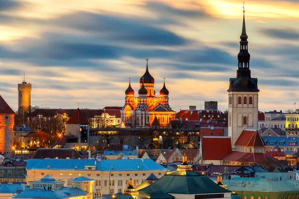 Tallinn. La cathédrale Alexander Nevsky sur la colline Toompea . — Photo