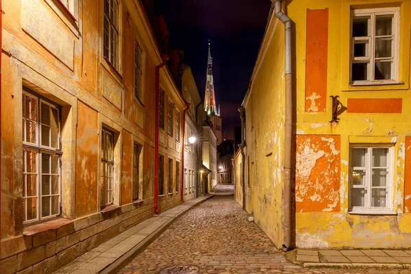 Tallinn. Old medieval street. — Stock Photo, Image