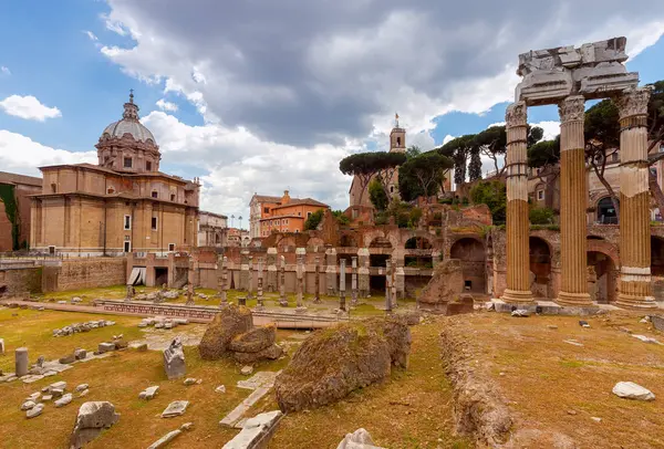 Roma. Trajans Forum al tramonto . — Foto Stock