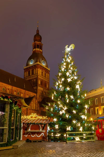 Riga. Weihnachtsbaum an Weihnachten. — Stockfoto
