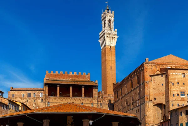 Siena. Uitzicht op de oude wijk van de stad. — Stockfoto