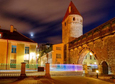 Tallinn. Eski kale duvarı.