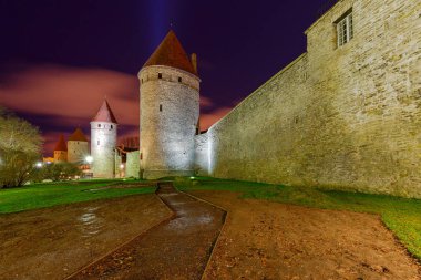Tallinn. Eski kale duvarı.