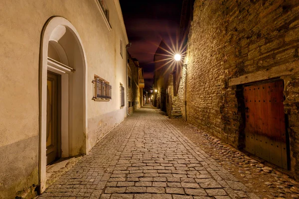 Tallinn. Vecchia strada medievale . — Foto Stock