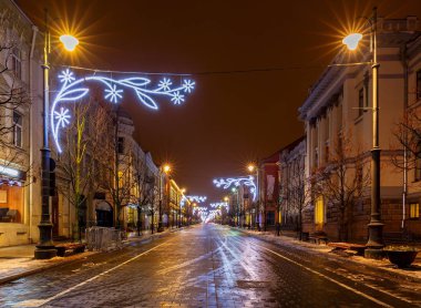 Vilnius. Umudu Gedemin gece.