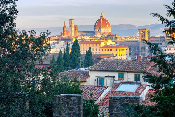 Florence. Duomo bij dageraad. — Stockfoto