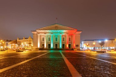 Vilnius. Belediye Binası'nda gece.