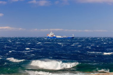 Mykonos. Fırtına dalgaları.