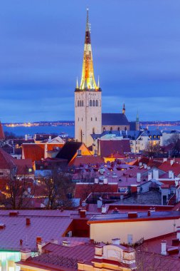 Tallinn. Şafakta şehrin havadan görünümü.
