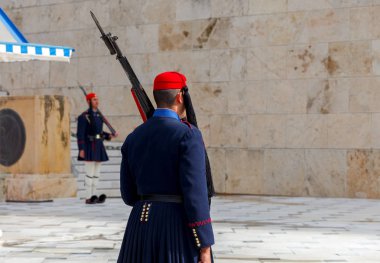 Atina. Onur bekçi evzones önce Parlamento.
