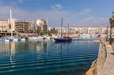 Atina. Bağlantı noktası pire.