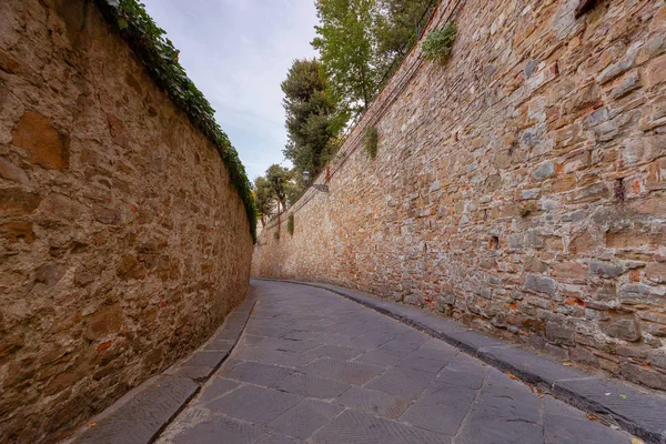 Florence. Een oude middeleeuwse straat. — Stockfoto