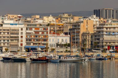 Atina. Bağlantı noktası pire.