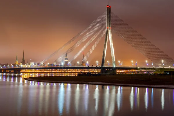 Riga. Kabel-blivet överbrygga. — Stockfoto