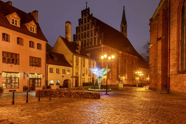 Riga. Old street at night. — Stock Photo, Image