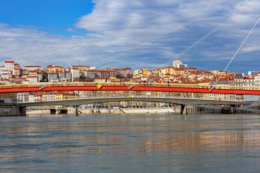 Lyon. Askılı köprü.