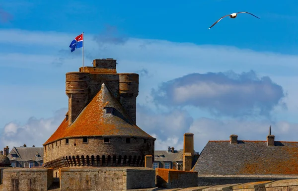 Saint Malo. Il vecchio muro della fortezza. — Foto Stock