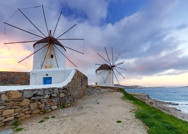 Mykonos. Starý tradiční větrný mlýn. — Stock fotografie