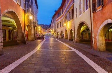Annecy. Gece eski şehir.