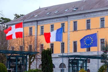 Annecy. Kare bayrakları.