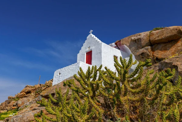 Mykonos. Bâtiment traditionnel de l'Eglise grecque . — Photo