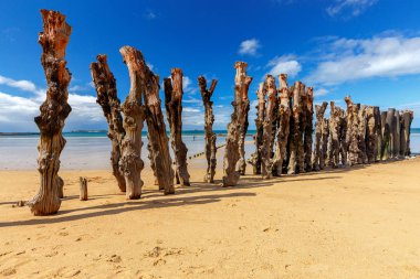 Saint-Malo 'da. Kumsalda sular çekildiğinde.