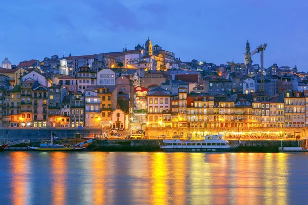 Porto. Quay in de nacht. — Stockfoto