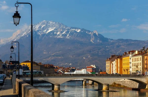 Grenoble. De stadsdijk. — Stockfoto