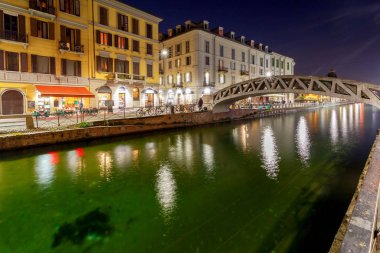 Milan. Canal Naviglio Grande gün batımında.