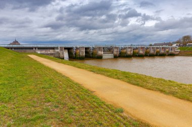 Mont Saint-Michel. Cuenon Nehri.