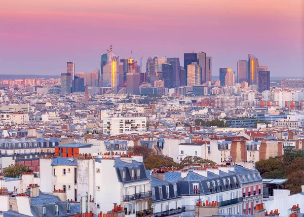 Paryż. Widok z lotu ptaka na miasto o wschodzie słońca. — Zdjęcie stockowe