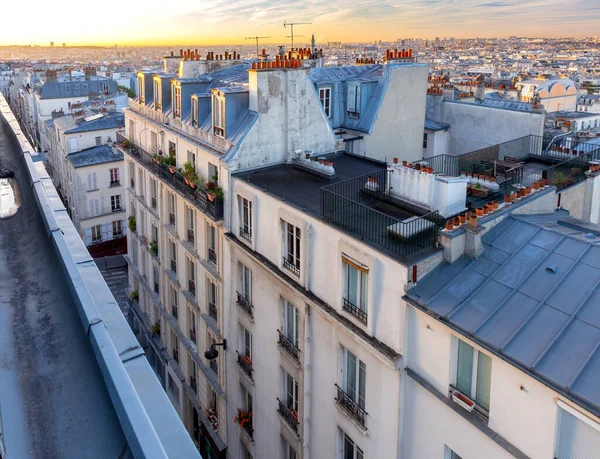 París. Vista aérea de la ciudad al amanecer . — Foto de Stock