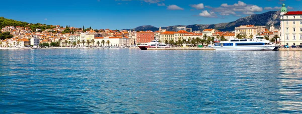 Split. Panorama of the city promenade on a sunny day. — Stock Photo, Image