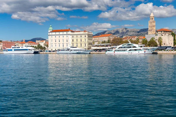 Split. City embankment on a sunny day. — Stock Photo, Image