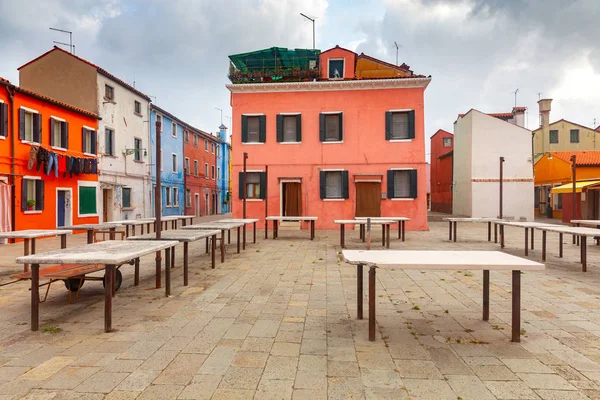 Fachadas de casas antiguas tradicionales en la isla de Burano. — Foto de Stock