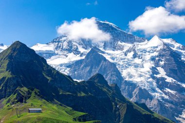 Lauterbrunnen yakınlarındaki İsviçre Alpleri manzarası. İsviçre.