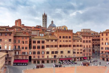 Siena. Şehir merkezi kare piazza del Campo.