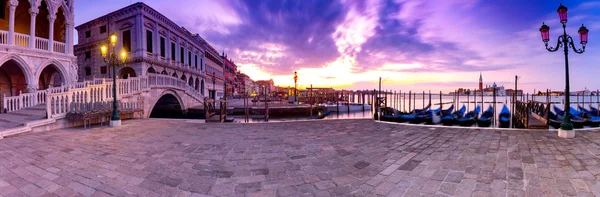 Panorama da grande lagoa veneziana ao amanhecer . — Fotografia de Stock